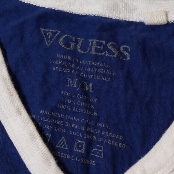 Guess v-neck Tee t-shirt Size M - Picture 3 of 5